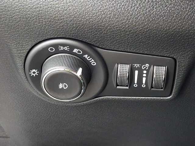 Used 2025 Jeep Compass Limited AWD/4WD image 24