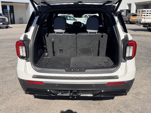 Used 2025 Ford Explorer ST-Line w/ Premium Package image 13