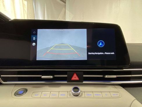 Certified 2025 Hyundai Elantra Limited image 18