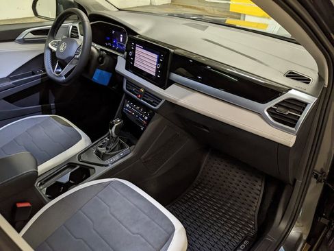 New 2025 Volkswagen Taos SE image 21