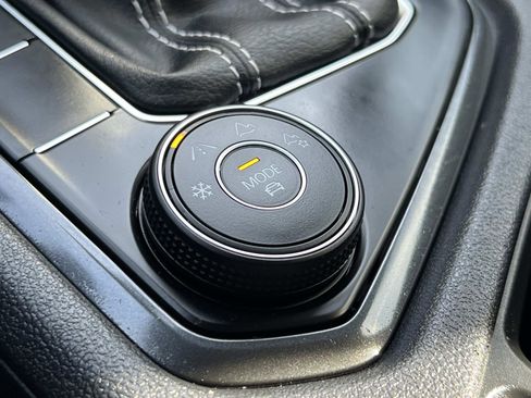 Used 2022 Volkswagen Tiguan SEL R-Line image 18