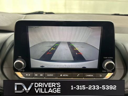 Used 2023 Nissan Rogue S AWD/4WD image 15