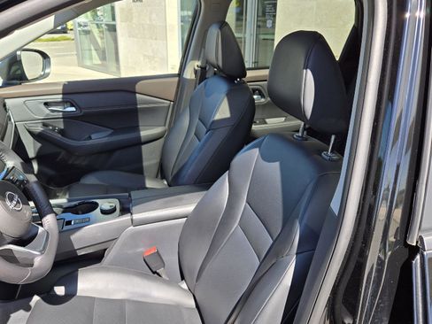 Used 2023 Nissan Rogue SV w/ SV Premium B Package image 8