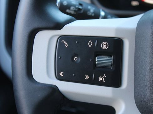 Certified 2025 Land Rover Defender 130 X-Dynamic SE image 18