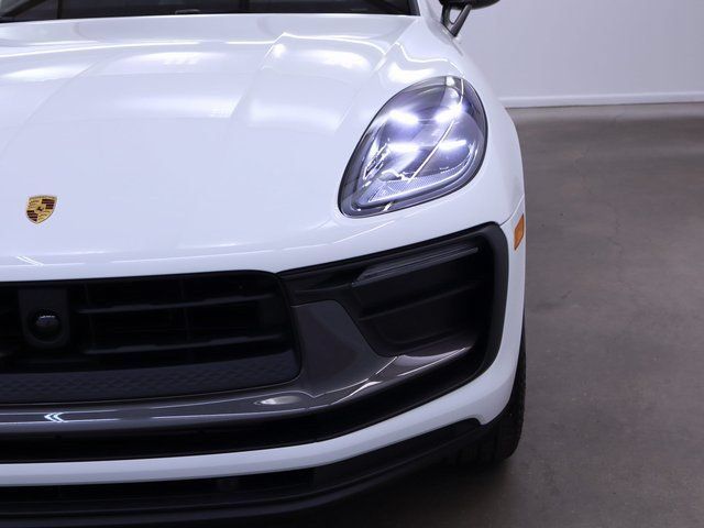 Certified 2025 Porsche Macan Turbo AWD/4WD image 9
