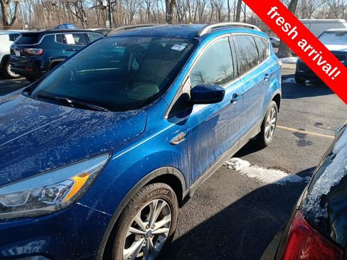 Used 2017 Ford Escape SE w/ Equipment Group 201A image 2