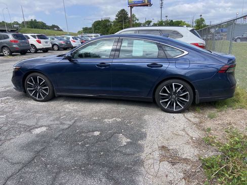 Used 2023 Honda Accord Touring image 3