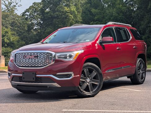 Used 2017 GMC Acadia Denali w/ Technology Package FWD image 4