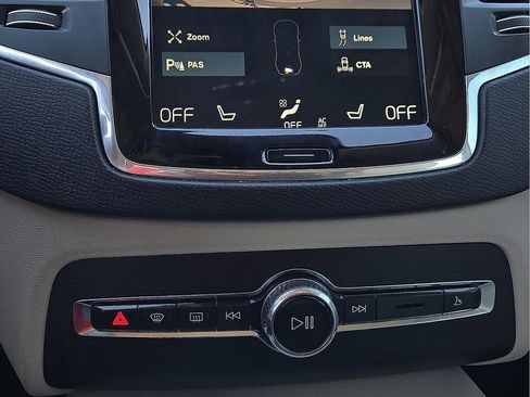 Used 2020 Volvo XC90 T5 Momentum image 17