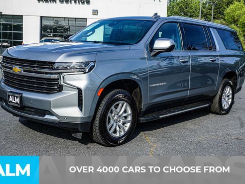 Used 2024 Chevrolet Suburban LT RWD image 3