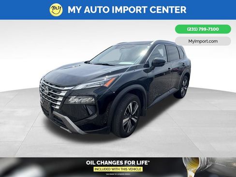 Used 2024 Nissan Rogue SL w/ SL Premium Package FWD image 3