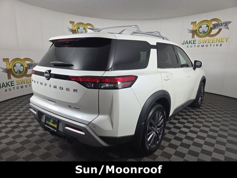 Used 2024 Nissan Pathfinder SL w/ SL Premium Package image 9