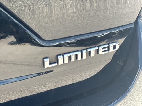 Used 2024 Jeep Grand Cherokee Limited AWD/4WD image 8