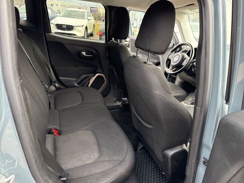 Used 2017 Jeep Renegade Latitude w/ Cold Weather Group image 23