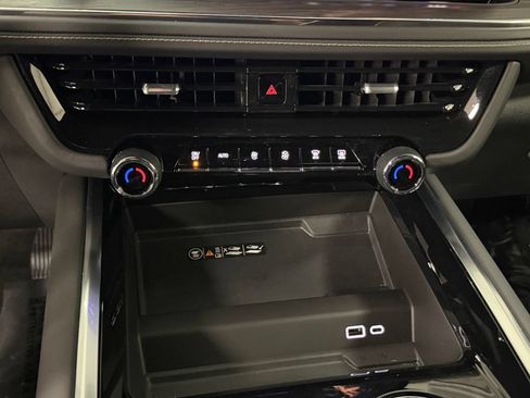 Used 2025 Chevrolet Tahoe Premier AWD/4WD image 36