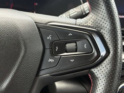 Used 2024 Chevrolet Trax RS w/ Sunroof Package FWD image 13