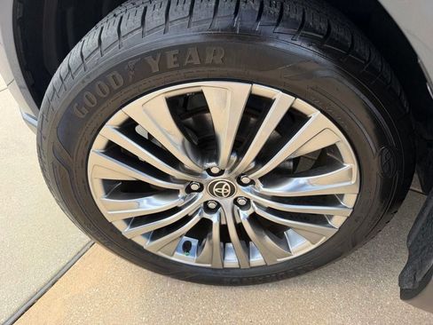 Used 2021 Toyota Venza Limited AWD/4WD image 26