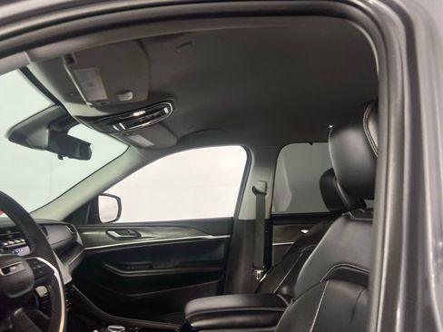 Used 2023 Jeep Grand Cherokee L Limited w/ Luxury Tech Group II image 24