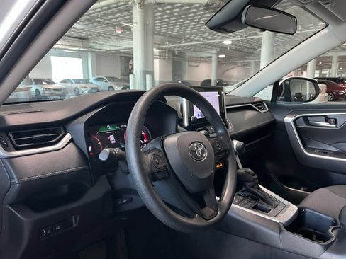 Used 2025 Toyota RAV4 XLE AWD/4WD image 16