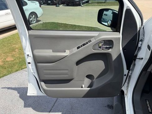 Used 2017 Nissan Frontier SV RWD image 8