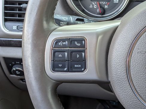 Used 2011 Jeep Grand Cherokee Laredo AWD/4WD image 15