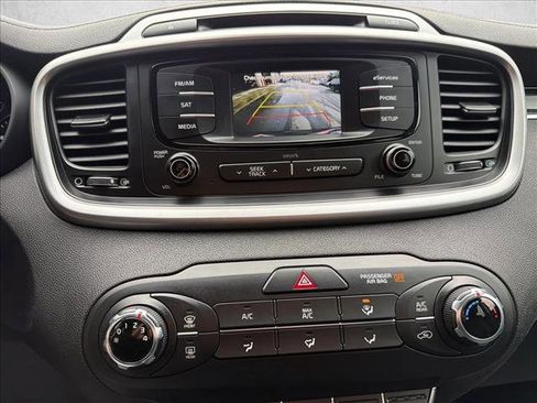 Used 2016 Kia Sorento LX w/ LX Convenience Package image 20