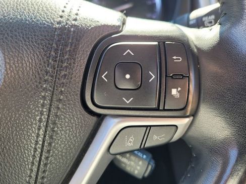 Used 2019 Toyota Highlander XLE image 28