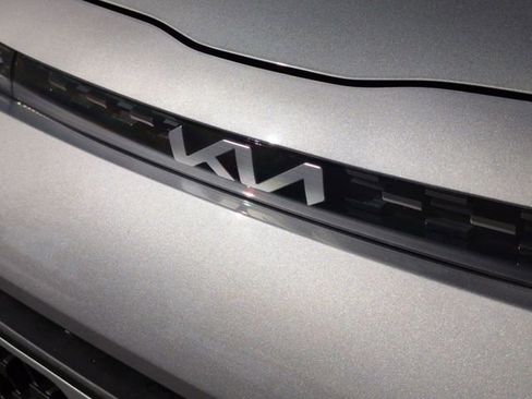 Certified 2025 Kia Soul LX w/ LX Technology Package FWD image 10