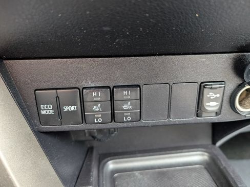 Used 2015 Toyota RAV4 Limited w/ Technology Package AWD/4WD image 23