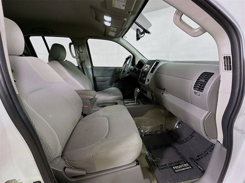 Used 2018 Nissan Frontier SV w/ Value Truck Package image 11