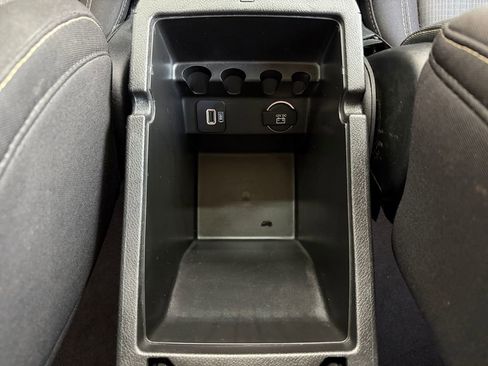 Used 2017 Jeep Cherokee Latitude FWD image 34