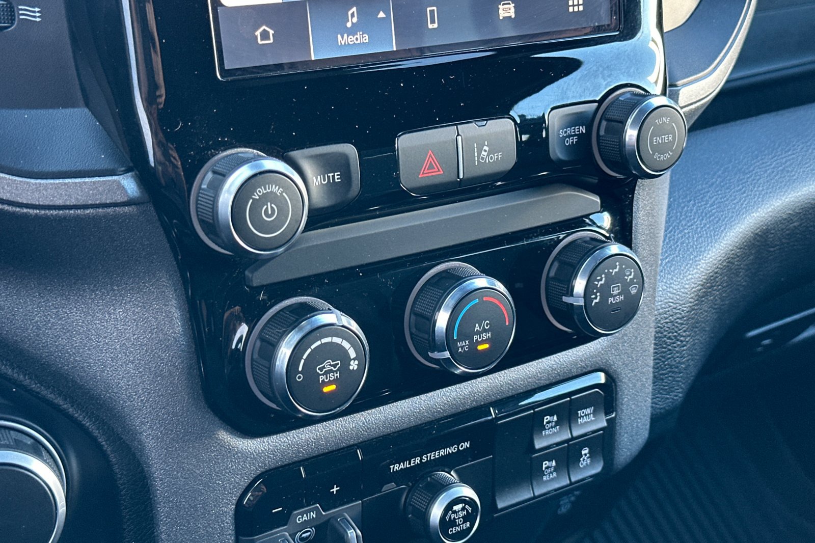Used 2025 RAM 1500 Warlock AWD/4WD image 20