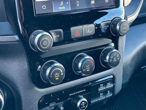 Used 2025 RAM 1500 Warlock AWD/4WD image 20