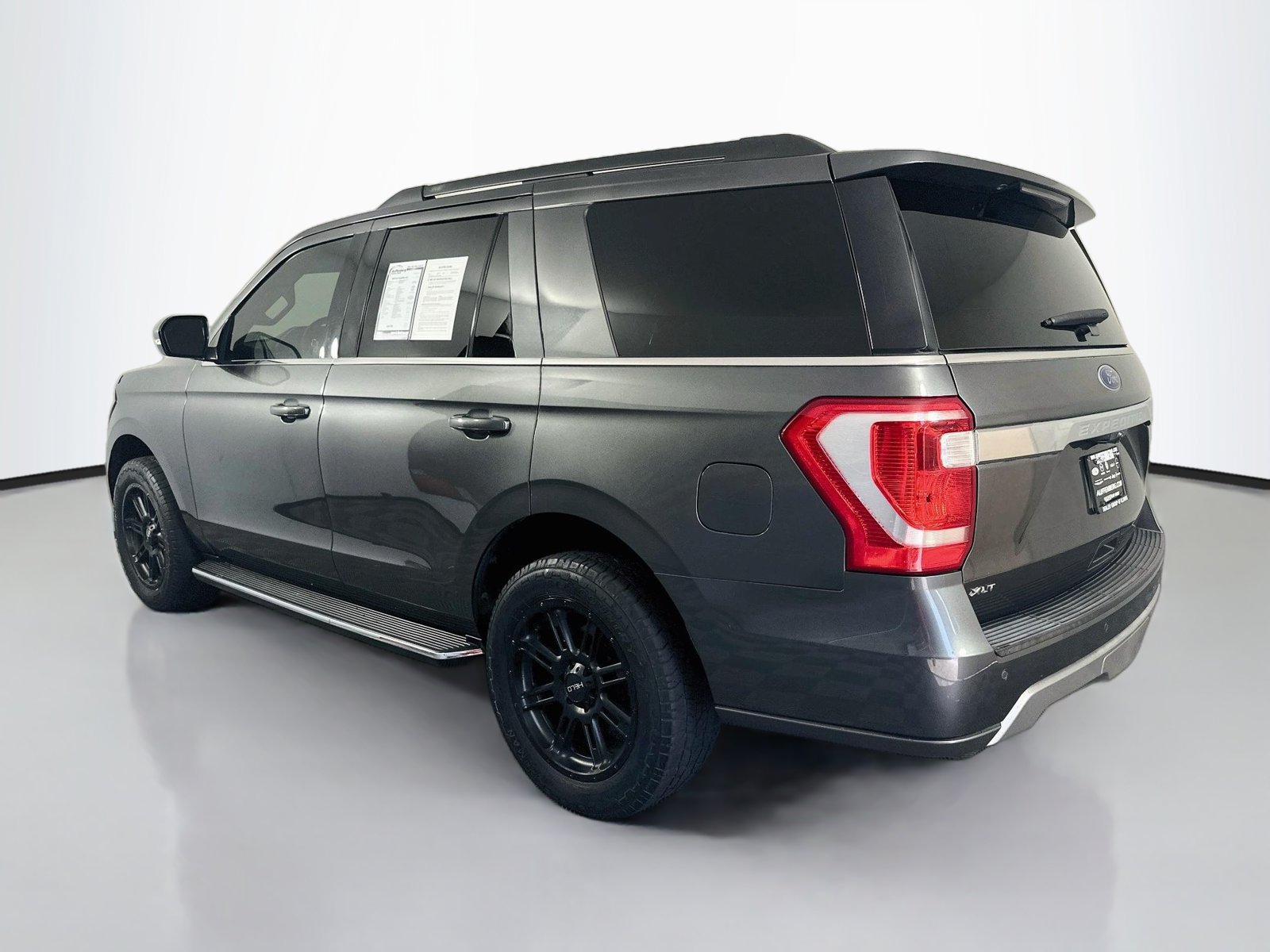 Used 2020 Ford Expedition XLT w/ Equipment Group 202A RWD image 5