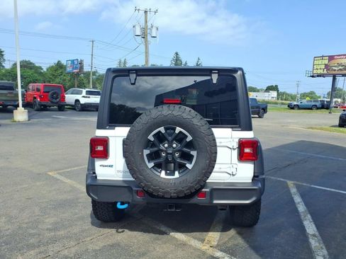 Used 2025 Jeep Wrangler Unlimited Rubicon 4xe w/ Convenience Group AWD/4WD image 4