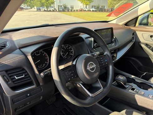 Certified 2023 Nissan Rogue SV FWD image 14