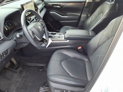 Used 2023 Toyota Highlander Platinum image 5