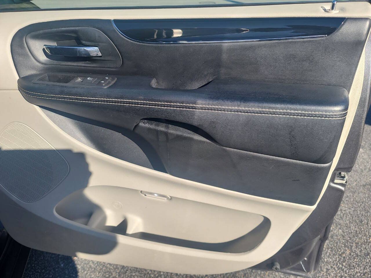 Used 2016 Dodge Grand Caravan SE FWD image 31