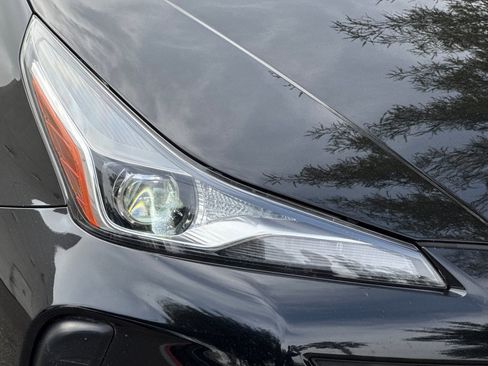 Used 2022 Toyota Prius LE image 10