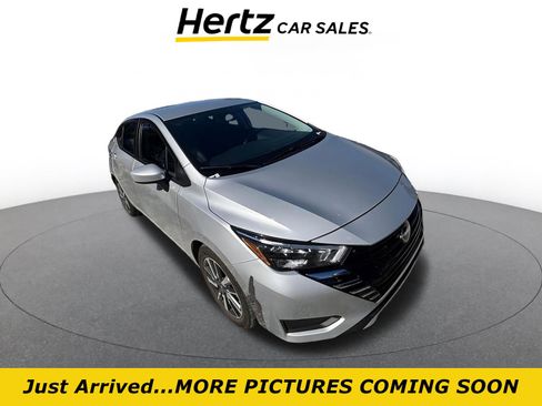 Used 2025 Nissan Versa SV image 1