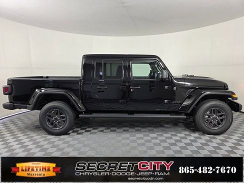 New 2025 Jeep Gladiator Sport image 8