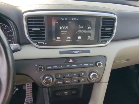 Used 2020 Kia Sportage S image 18