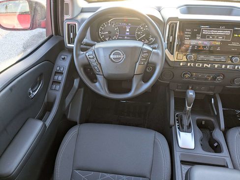 Used 2025 Nissan Frontier SV RWD image 17