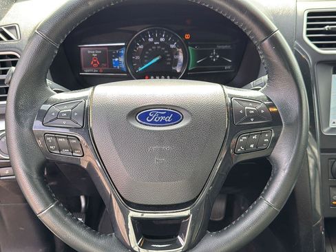 Used 2017 Ford Explorer XLT w/ Equipment Group 201A image 12