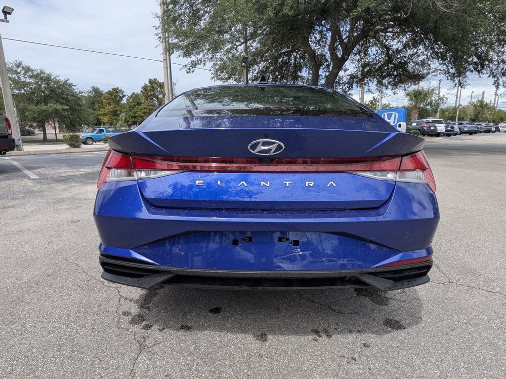Used 2023 Hyundai Elantra SEL w/ Convenience Package FWD image 5