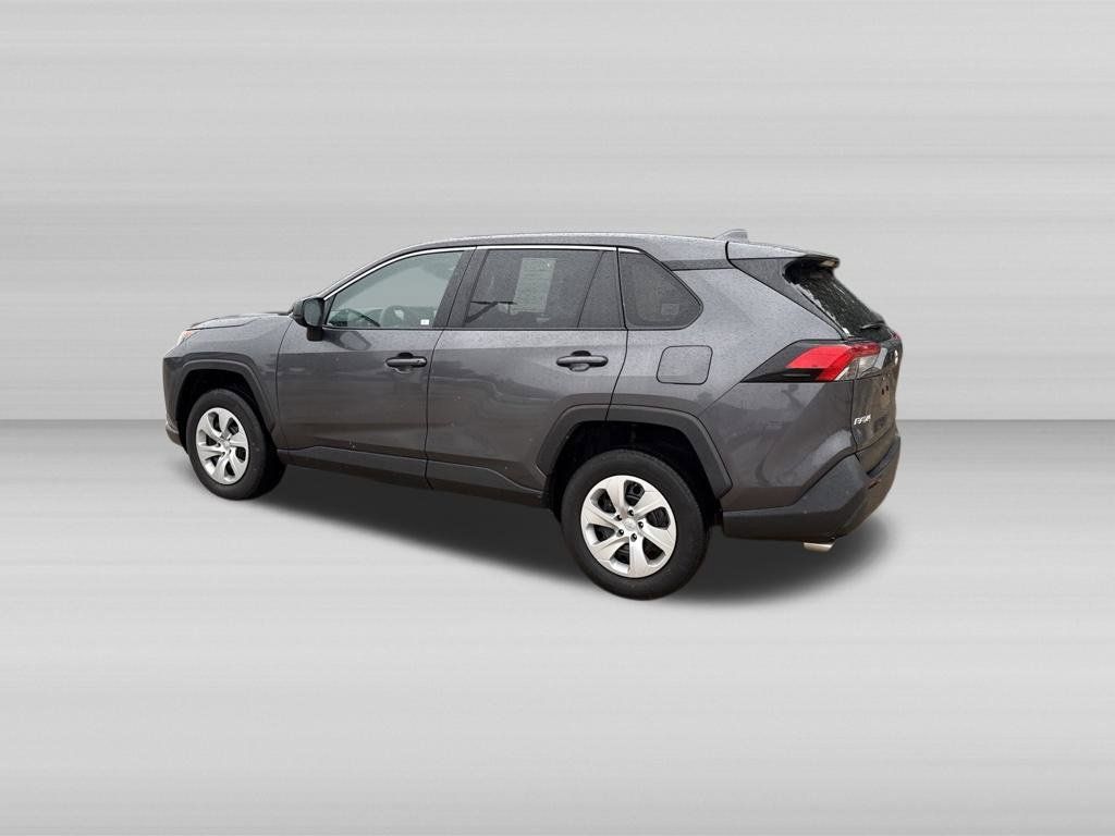 Used 2022 Toyota RAV4 LE AWD/4WD image 7