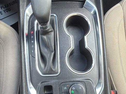 Used 2022 Chevrolet Traverse LS image 20