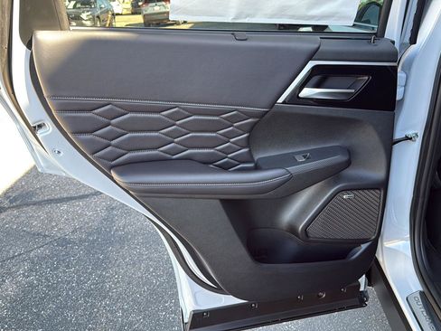 New 2026 Mitsubishi Outlander 4WD Plug-In Hybrid image 30