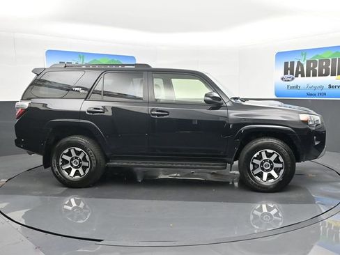 Used 2024 Toyota 4Runner TRD Off-Road Premium image 7