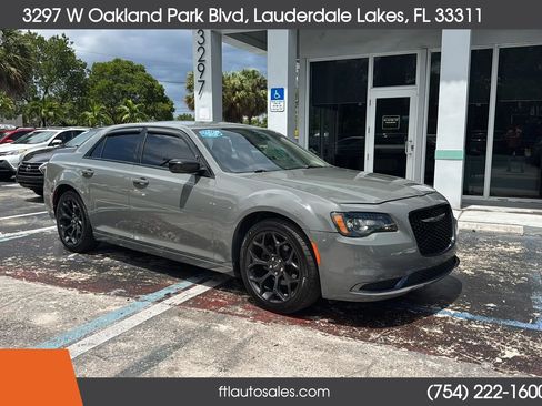 Used 2019 Chrysler 300 Touring w/ Sport Appearance Package RWD image 3